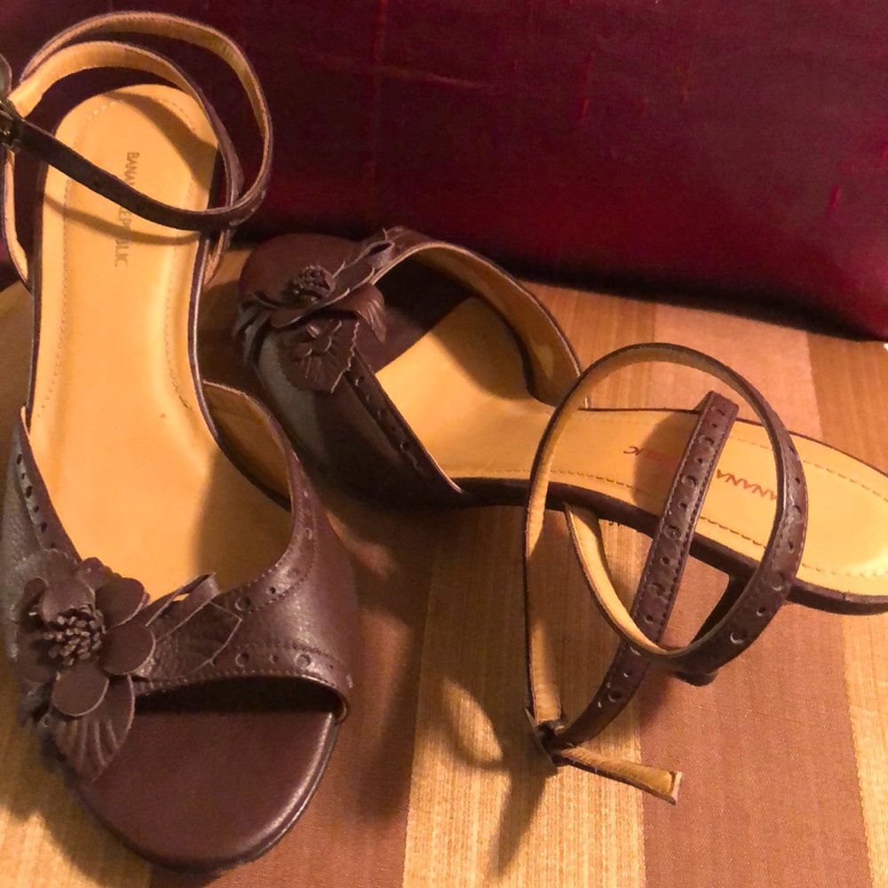 Banana Republic sz 8 Kitten heel Italian leather